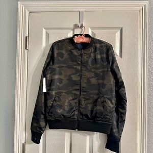 Evereve Reversible Camo Bomber Jacket – XS (Fits XS–S) – $179 MSRP – Thumbholes!